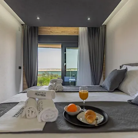 Crowonder Travera 3 With Heated Swimming Pool - Crowonder Luxury Rent Privlaka (Zadar)