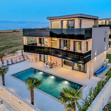 Willa Crowonder Travera 3 With Heated Swimming Pool - Crowonder Luxury Rent