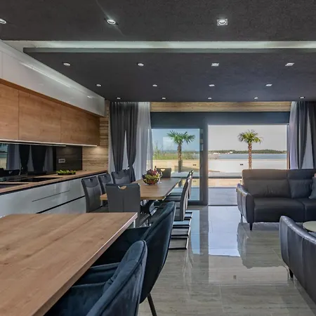 Crowonder Travera 3 With Heated Swimming Pool - Crowonder Luxury Rent * Privlaka (Zadar)