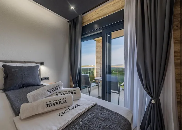 Willa Crowonder Travera 3 With Heated Swimming Pool - Crowonder Luxury Rent