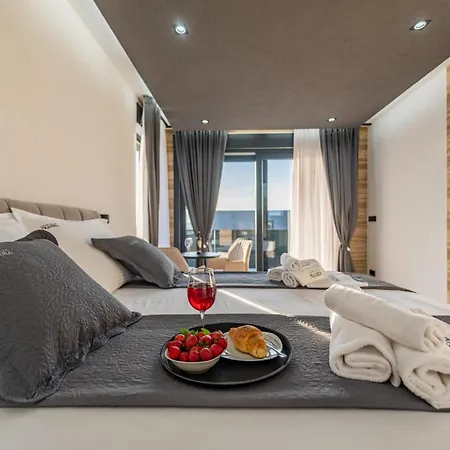 Crowonder Travera 3 With Heated Swimming Pool - Crowonder Luxury Rent Privlaka (Zadar)