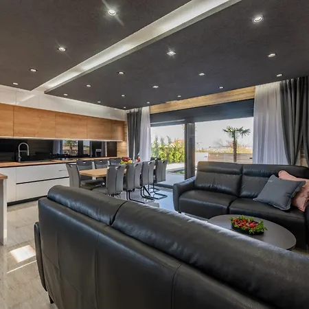 Crowonder Travera 3 With Heated Swimming Pool - Crowonder Luxury Rent *