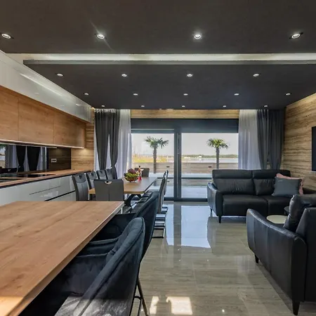 Crowonder Travera 3 With Heated Swimming Pool - Crowonder Luxury Rent