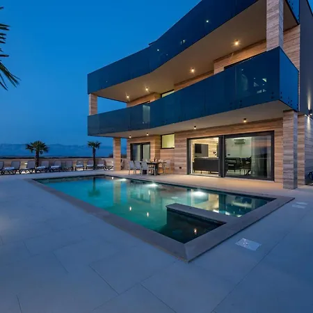 Crowonder Travera 3 With Heated Swimming Pool - Crowonder Luxury Rent * Privlaka (Zadar)