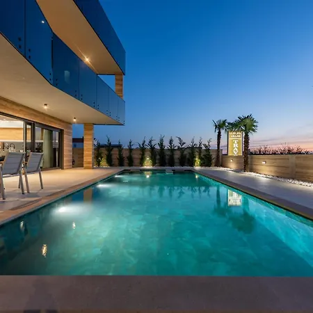 Crowonder Travera 3 With Heated Swimming Pool - Crowonder Luxury Rent