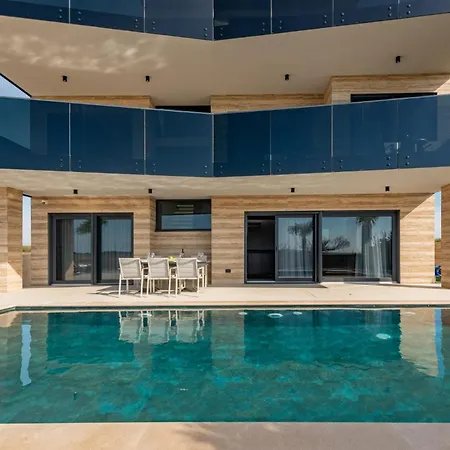 Villa Crowonder Travera 3 With Heated Swimming Pool - Crowonder Luxury Rent *