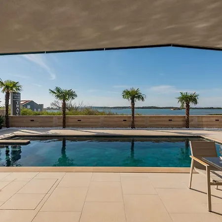 ヴィラ Crowonder Travera 3 With Heated Swimming Pool - Crowonder Luxury Rent *