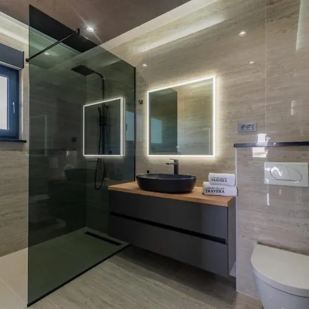 Vila Crowonder Travera 3 With Heated Swimming Pool - Crowonder Luxury Rent *