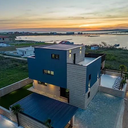 Crowonder Travera 3 With Heated Swimming Pool - Crowonder Luxury Rent Privlaka (Zadar)