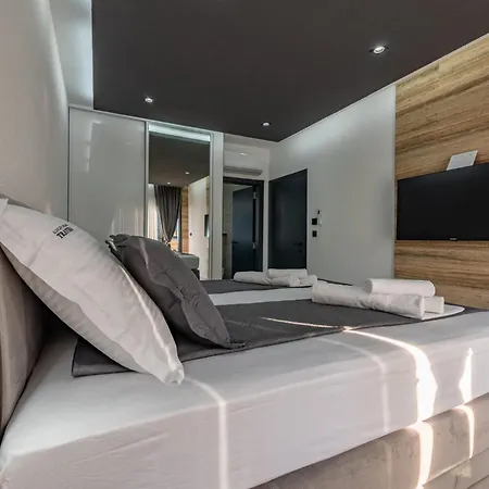 Villa Crowonder Travera 3 With Heated Swimming Pool - Crowonder Luxury Rent