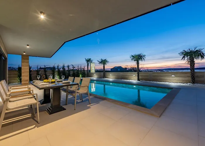 Crowonder Travera 3 With Heated Swimming Pool - Crowonder Luxury Rent Villa *