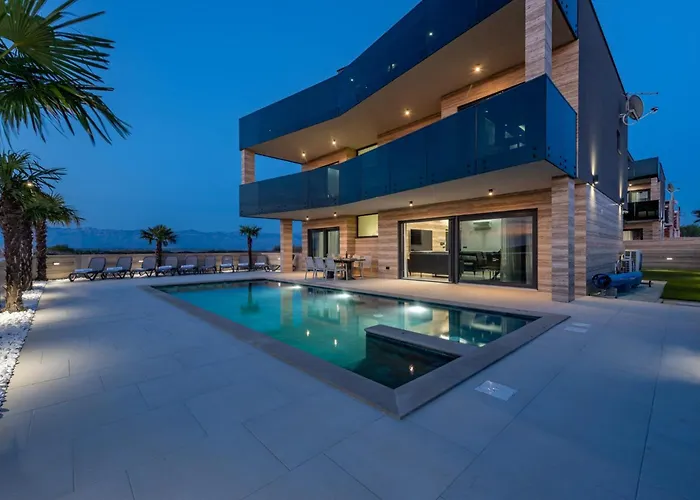 Crowonder Travera 3 With Heated Swimming Pool - Crowonder Luxury Rent Villa