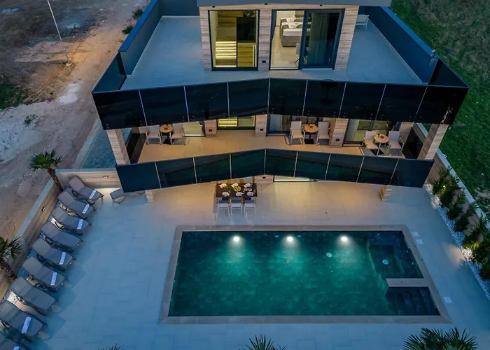 Villa Crowonder Travera 3 With Heated Swimming Pool - Crowonder Luxury Rent