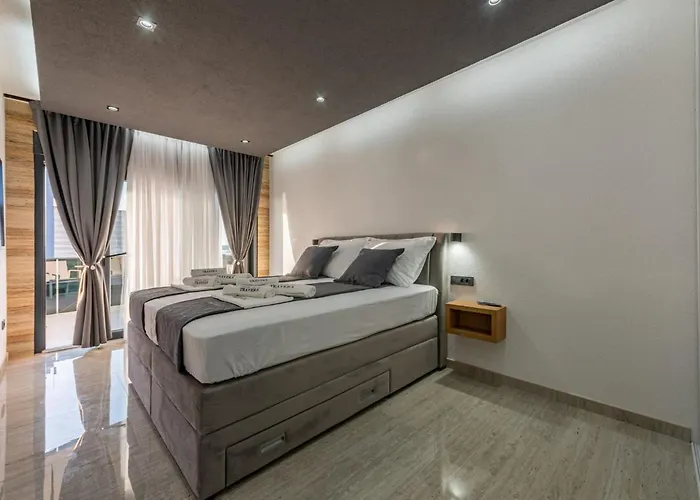 Crowonder Travera 3 With Heated Swimming Pool - Crowonder Luxury Rent Villa