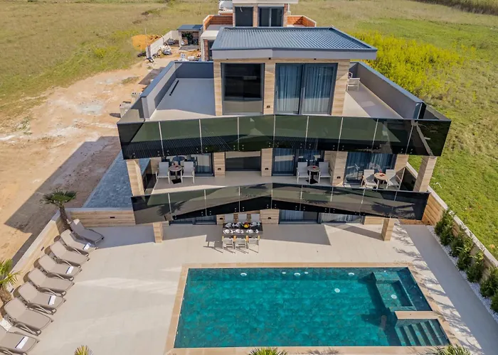Crowonder Travera 3 With Heated Swimming Pool - Crowonder Luxury Rent Villa *