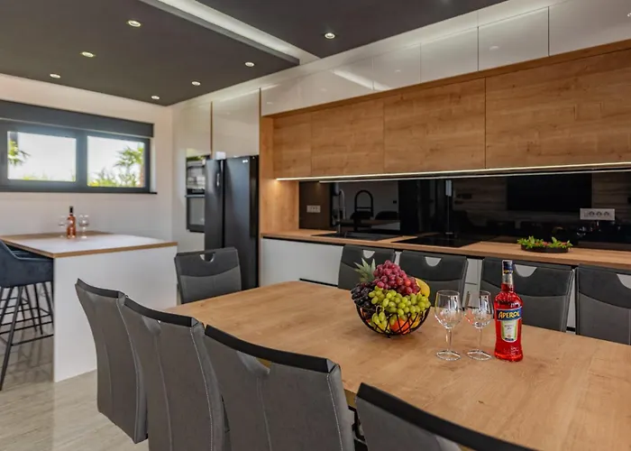 Crowonder Travera 3 With Heated Swimming Pool - Crowonder Luxury Rent *