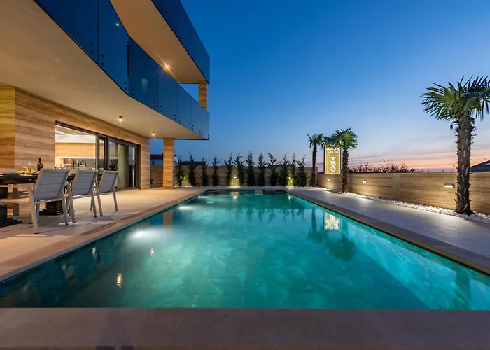 Crowonder Travera 3 With Heated Swimming Pool - Crowonder Luxury Rent