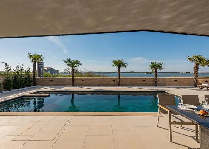 Villa Crowonder Travera 3 With Heated Swimming Pool - Crowonder Luxury Rent *