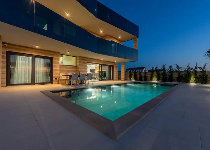 Crowonder Travera 3 With Heated Swimming Pool - Crowonder Luxury Rent *